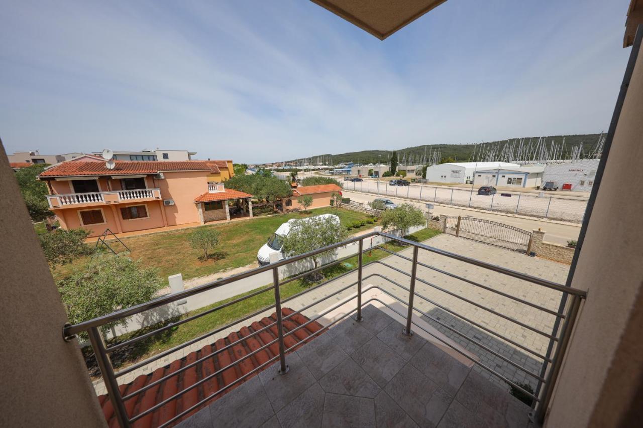 Apartments Skara Bibinje Bagian luar foto